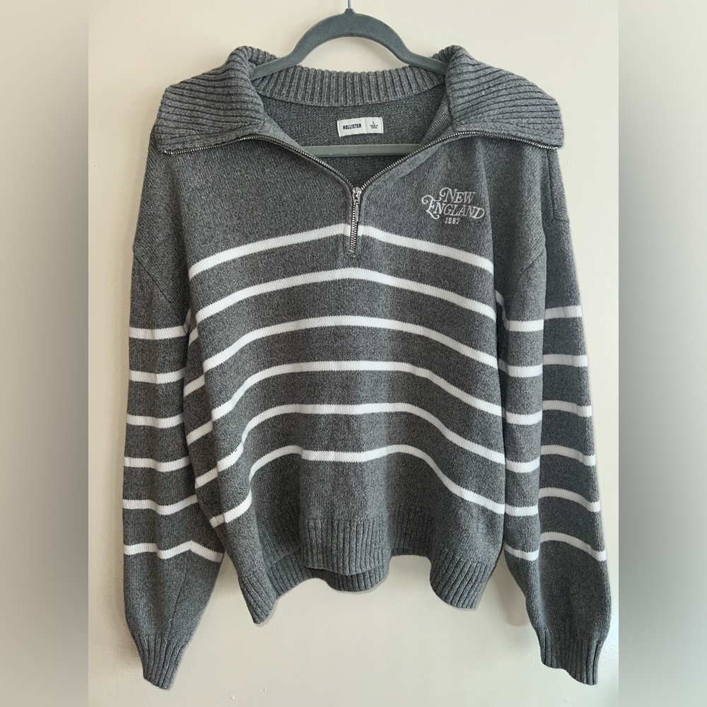 Hollister/ Grey White Striped Quaterzip/Women Large/New England